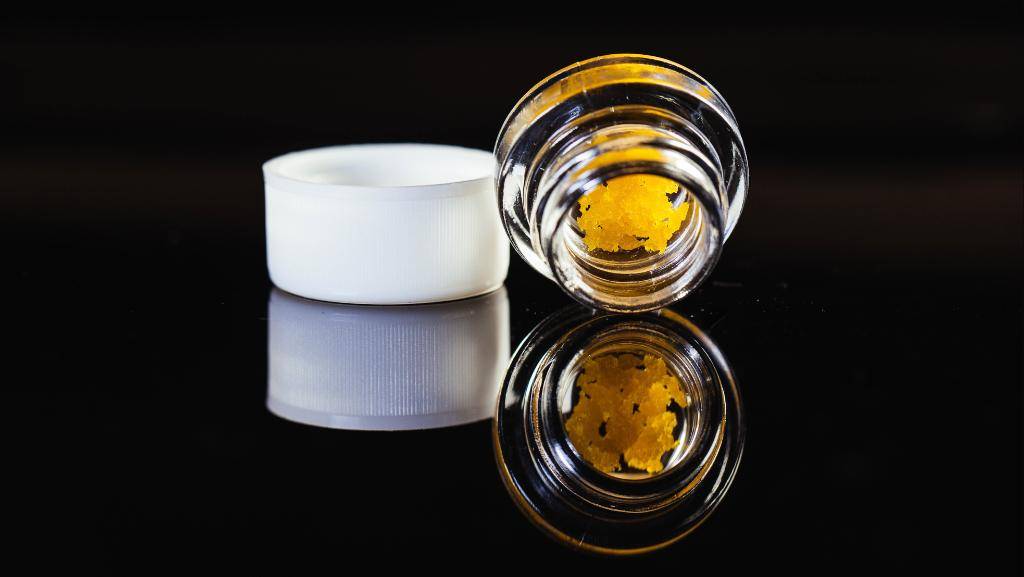 Live Resin vs. Distillate Which One is Right for You